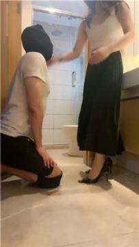 【调教视频】【王妃】舔马桶/抽耳光/踩踏喂食 bf45052