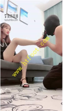 TL24348 希希子】双主调教情侣狗带着女友给麻麻舔40分钟