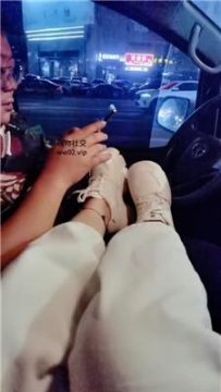 【调教视频】【李老师】车内舔脏鞋裸足 JS240921-11