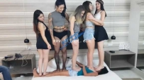 18017【欧】 MF 5个女主踩踏,3个奴,男的贼开心