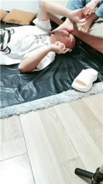 【调教视频】【高兴儿】看闺蜜怎么玩贱奴 JS240926-10