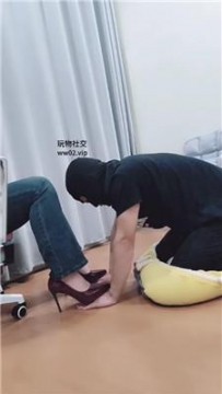 【调教视频】【拽拽】高跟玉足踩虐/掐乳 JS241030-8