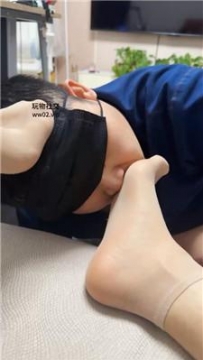 【调教视频】【埋汰】家奴肉丝脚狂舔【上】 JS241030-6