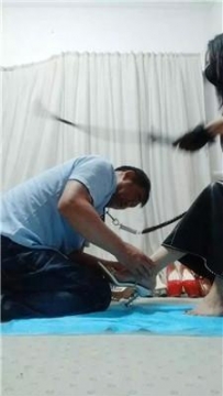 【调教视频】【冰炫】赏赐重度鞭打/人体擦鞋器【双视角】 JS240917-3
