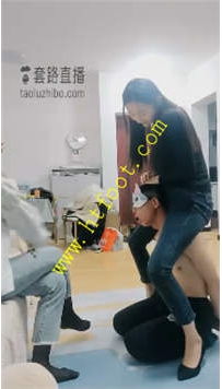 TL24991 二宝】带素人花样耳光袜子塞满嘴连抽40分钟