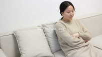 33813  【黑丝诱惑】素人芸芸肉丝小白鞋踩踏