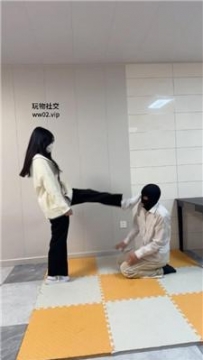 【调教视频】【精神小妹】素人学生主-小白鞋重度踢踹跳踩 bf44574