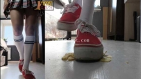 AC207  Claire俄美女jk短裙vans过膝白袜踩各种食物活物