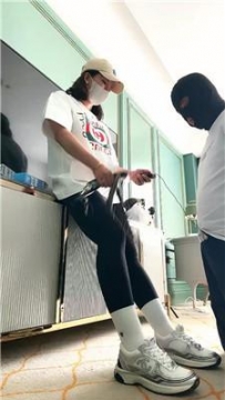 【调教视频】【冷颜】运动后超臭原味白袜气味辱/强制闻鞋 bf44239