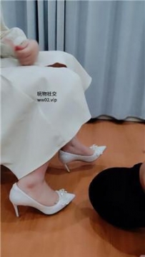 【调教视频】【拽拽】掐乳/肉丝脚踩虐狂舔 JS240924-15