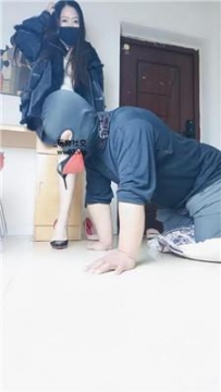【调教视频】【美柠】妻主约会后高跟玩虐 JS241105-14