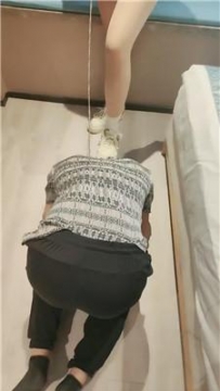 【调教视频】【青岛00后学生主】清理脏板鞋棉袜+高跟/臭脚狂舔捂脸踩踏 JS240915-1
