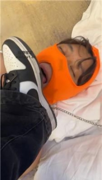 【调教视频】【玥野兔】超脏鞋超臭袜蹂躏狗脸 JS240905-11