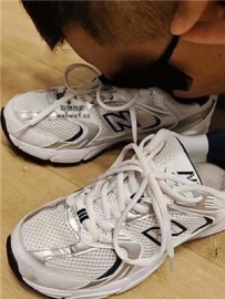 【调教视频】【上海汤圆】嘴叼拖鞋/强制闻鞋/踩踏 JS240829-6